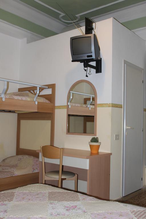 Hotel Ornella Lido di Camaiore Rom bilde